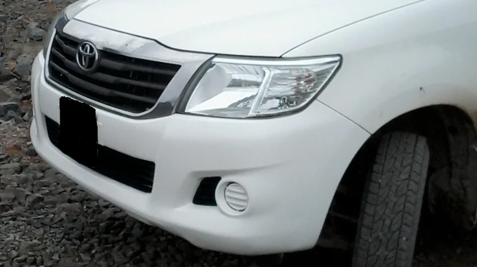 Toyota Hilux Inmortal Coche Blanco 3