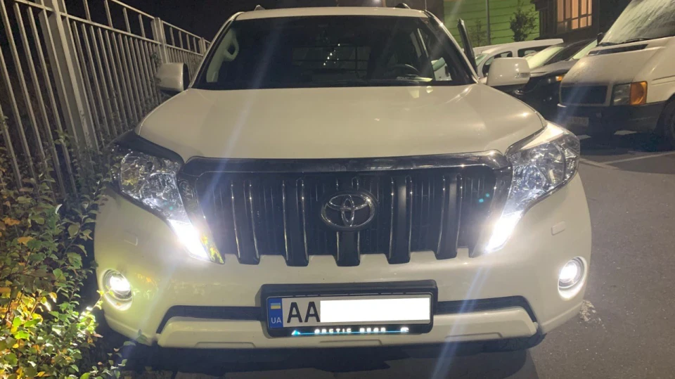 Toyota Land Cruiser Prado Arctic Bear 2
