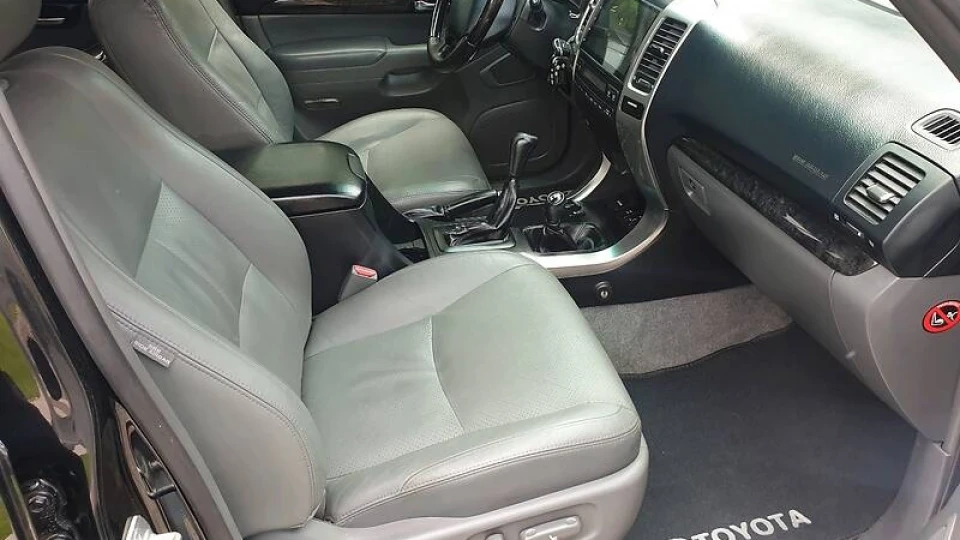 Toyota Land Cruiser Prado Чорний брутал