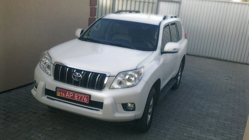 Toyota Land Cruiser Prado ..d4d...white pearl... 5