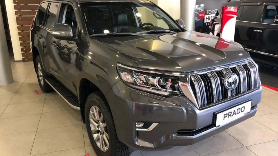 Toyota Land Cruiser Prado Мокрий асфальт