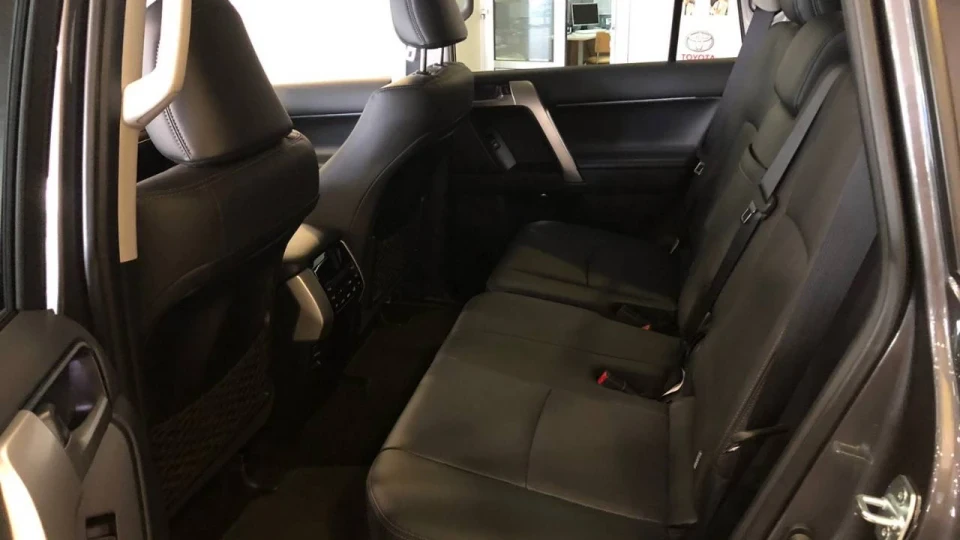 Toyota Land Cruiser Prado Мокрий асфальт 4