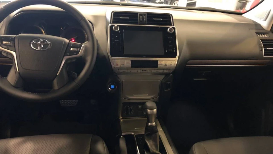 Toyota Land Cruiser Prado Мокрий асфальт 5