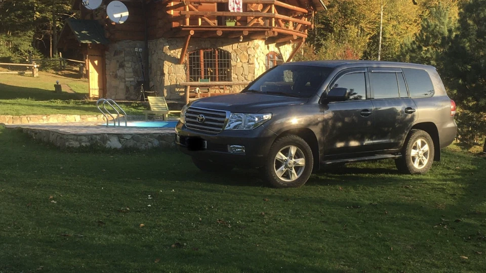 Toyota Land Cruiser 2