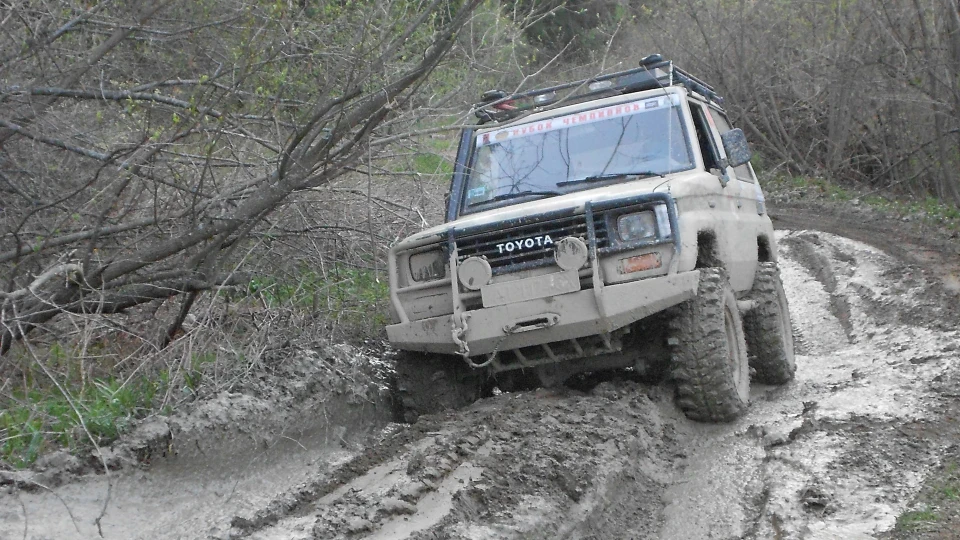 Toyota Land Cruiser 4