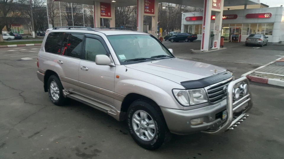 Toyota Land Cruiser 4