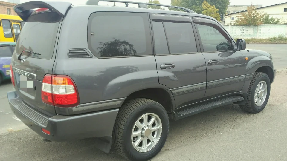 Toyota Land Cruiser 2