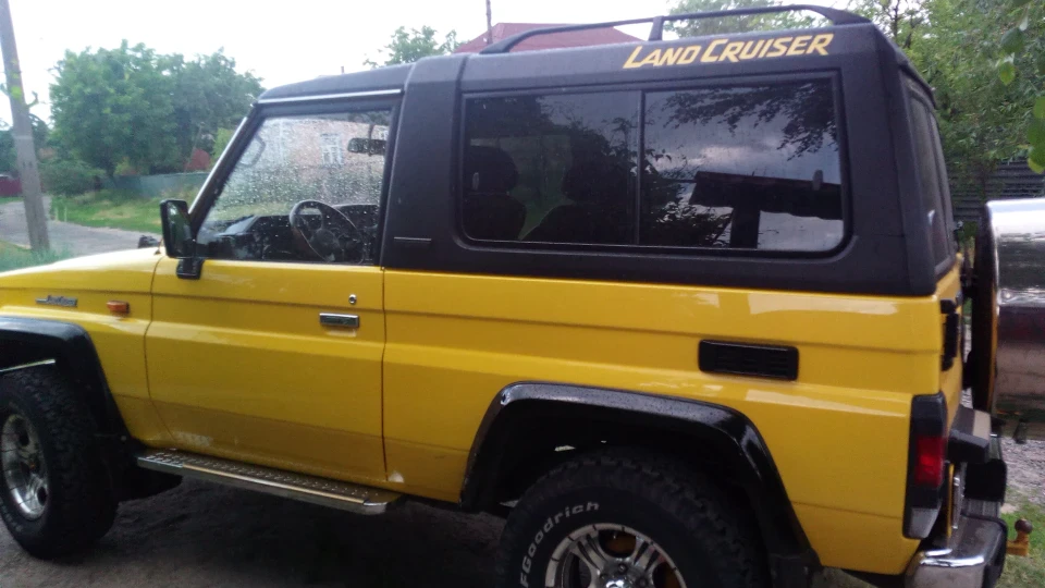 Toyota Land Cruiser 2