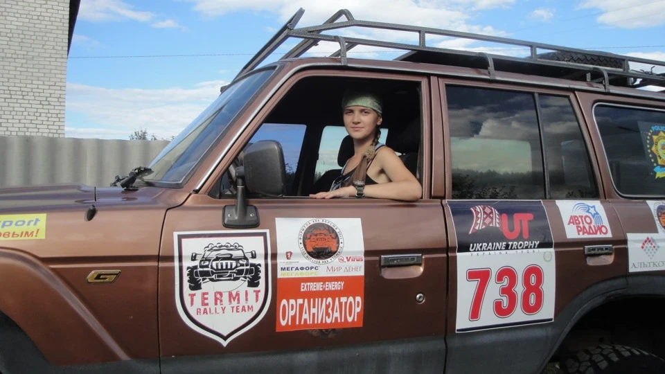 Toyota Land Cruiser 2
