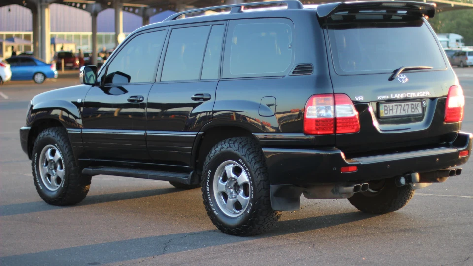Toyota Land Cruiser 100 VX САРАЮГА 3
