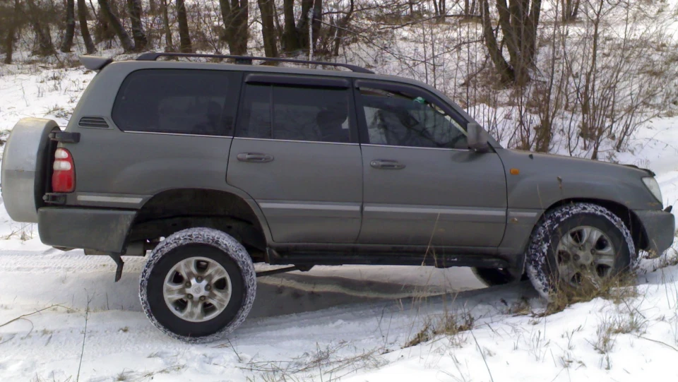 Toyota Land Cruiser 100 3
