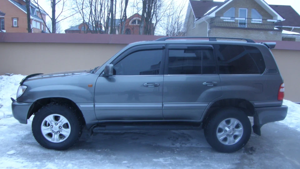 Toyota Land Cruiser 100 4