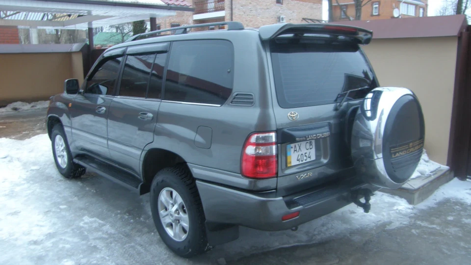 Toyota Land Cruiser 100 5