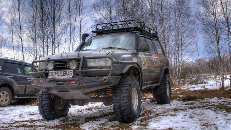 Toyota Land Cruiser 80 SCHULBUS 2