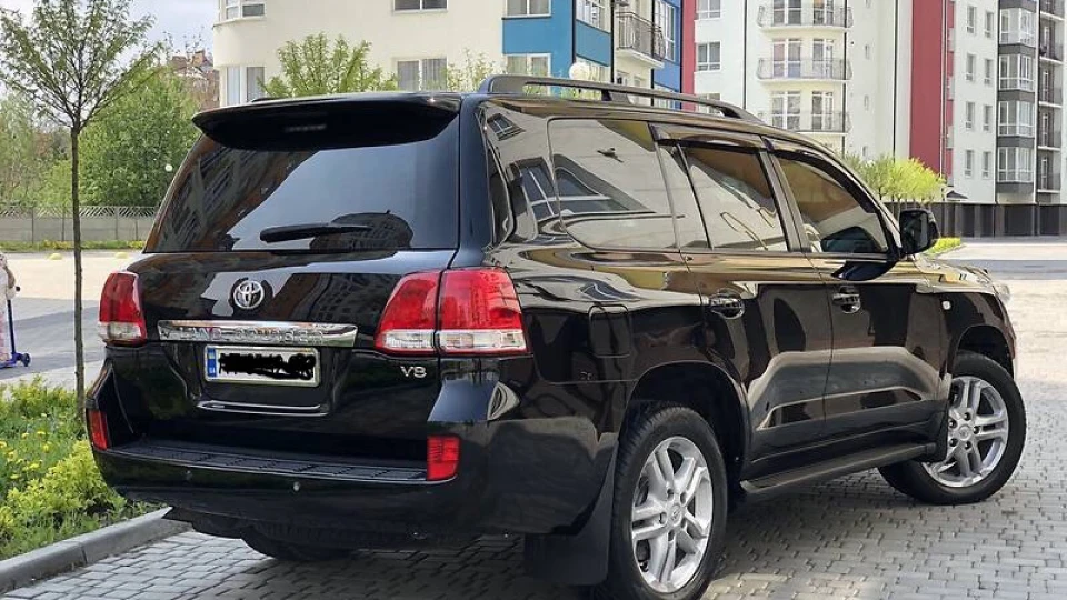 Toyota Land Cruiser Бегемот 2
