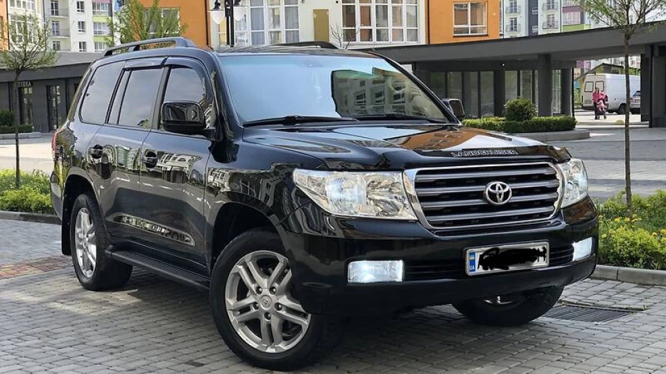 Toyota Land Cruiser Бегемот 3