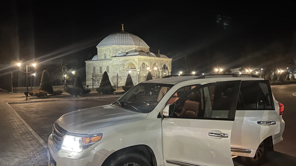 Toyota Land Cruiser Білий перламутр, 4.5 D 3