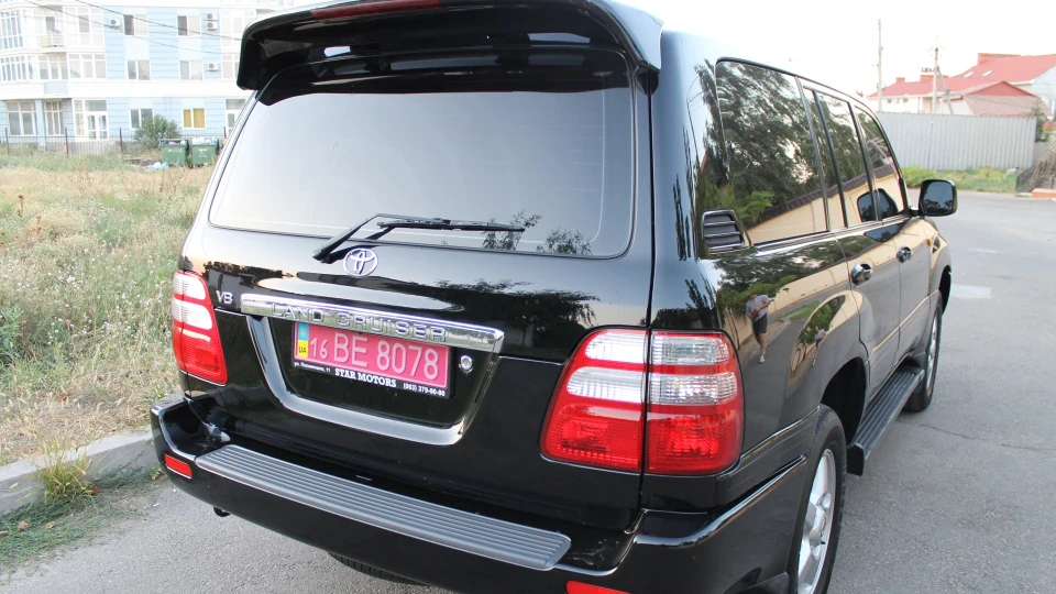 Toyota Land Cruiser Black Style 2