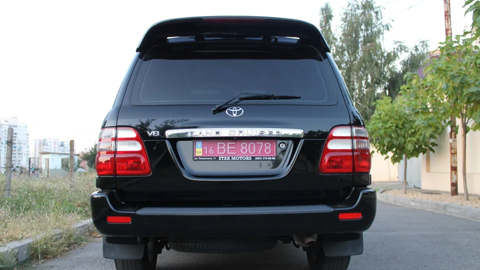 Toyota Land Cruiser Black Style 3