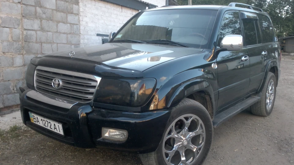 Toyota Land Cruiser близький друг заправок
