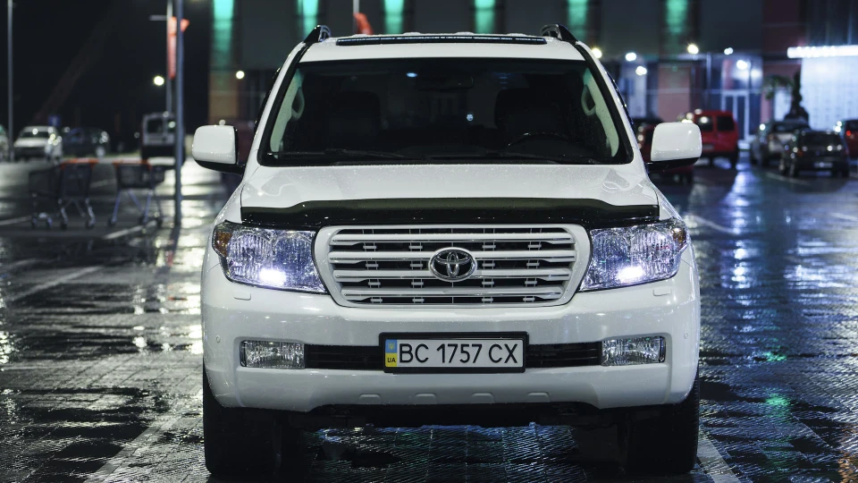 Toyota Land Cruiser Два Сто 3