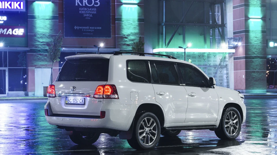 Toyota Land Cruiser Два Сто 4