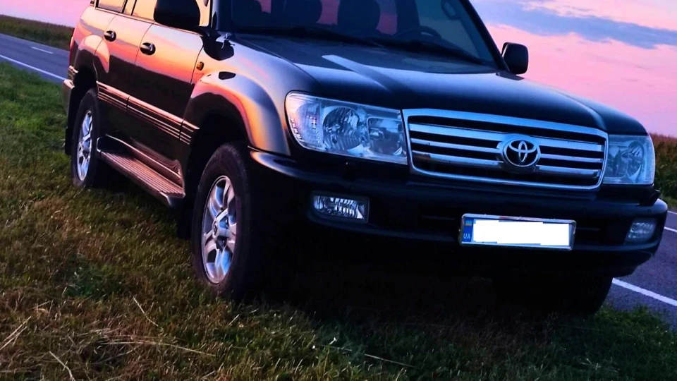 Toyota Land Cruiser Executive Black 4
