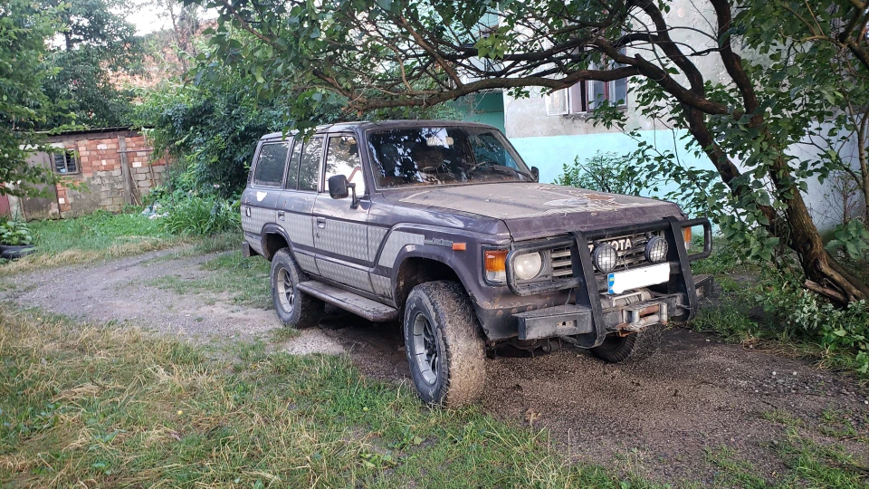 Toyota Land Cruiser Годзілла 4