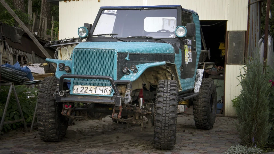 Toyota Land Cruiser Heavy Duty, FJ-70 2