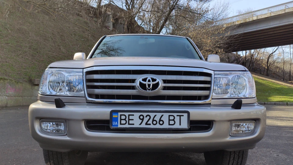 Круїзна бомба Toyota Land Cruiser
