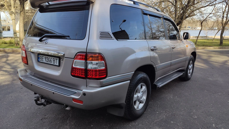 Круїзна бомба Toyota Land Cruiser 2