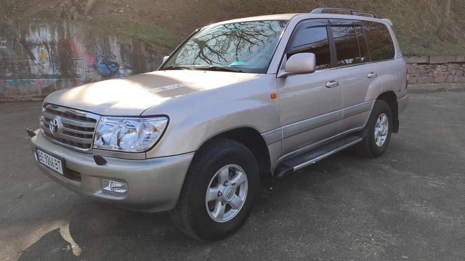 Круїзна бомба Toyota Land Cruiser 4
