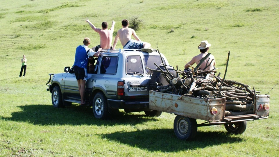 Toyota Land Cruiser Mega traversed tank 2