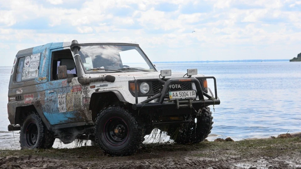 Toyota Land Cruiser Смугастий