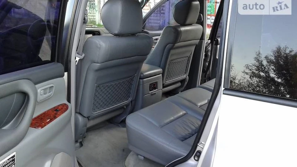 Toyota Land Cruiser в оригіналі) 2