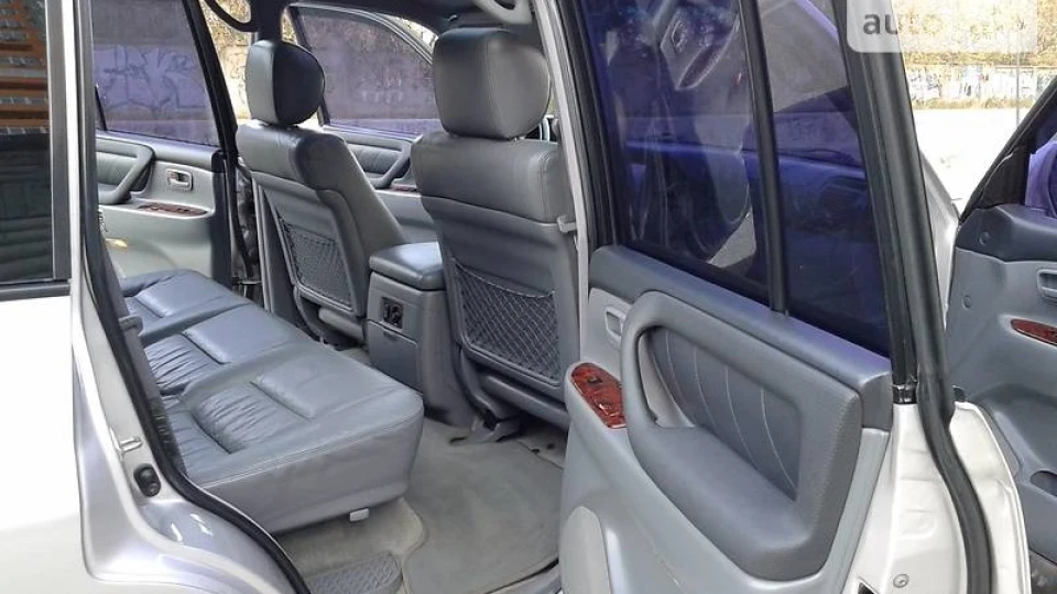 Toyota Land Cruiser в оригіналі) 3