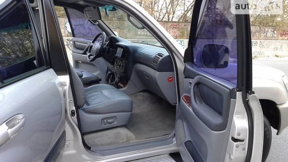 Toyota Land Cruiser в оригіналі) 4