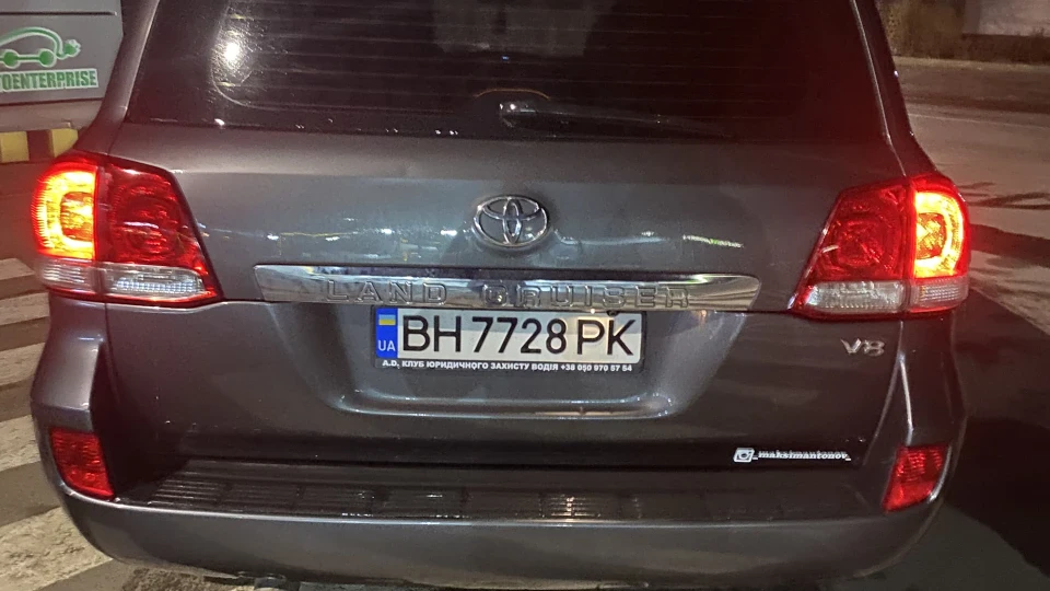 Toyota Land Cruiser V8 2