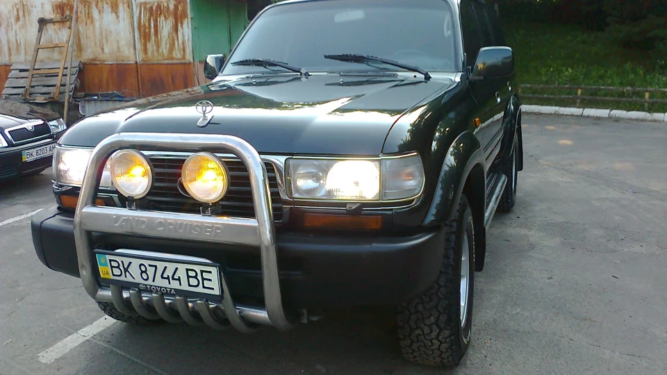 Toyota Land Cruiser СКРІЗЬ