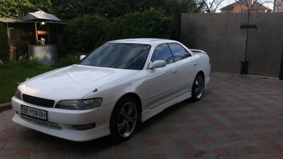 Toyota Mark II TOURER V 2