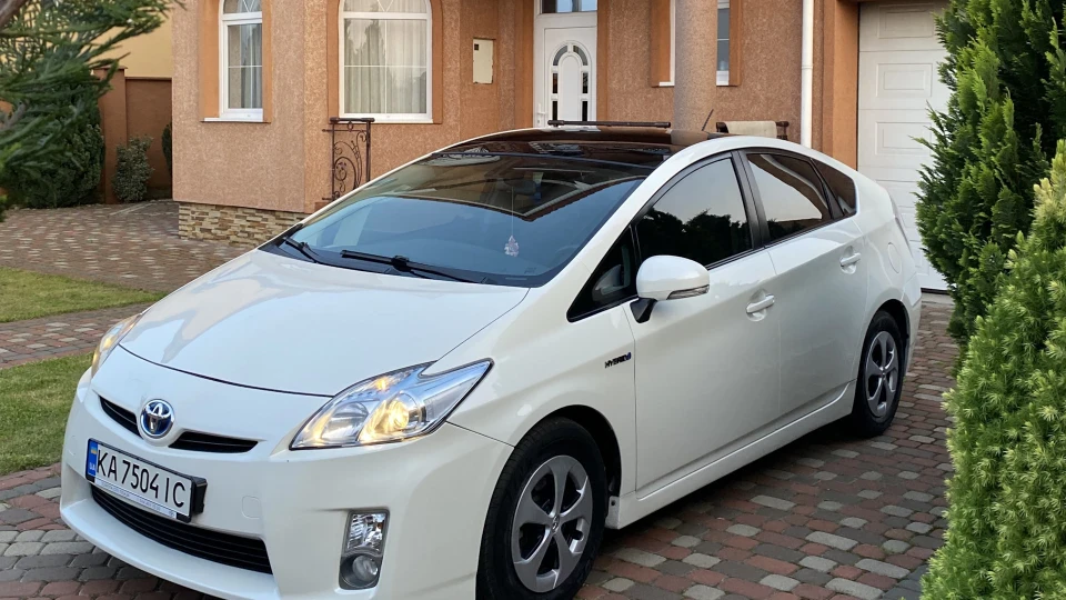 Toyota Prius Білий Перламутровий