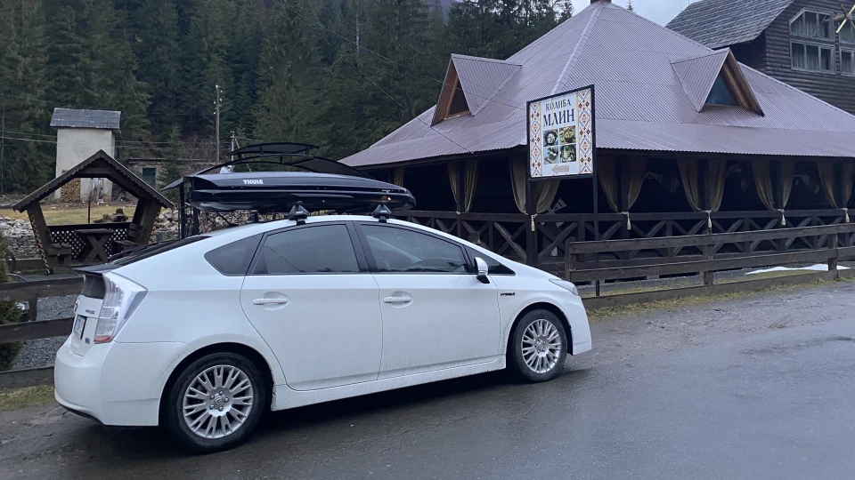 Toyota Prius Білий Перламутровий 4