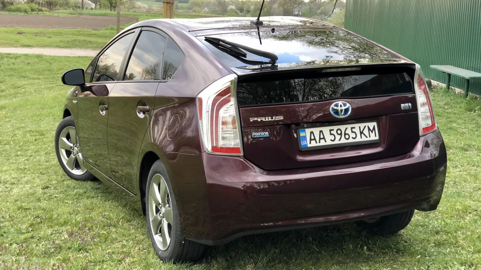 Toyota Prius Persona Series 4