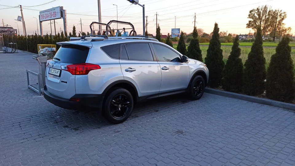 Toyota RAV4 2