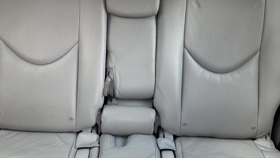 Toyota RAV4 2