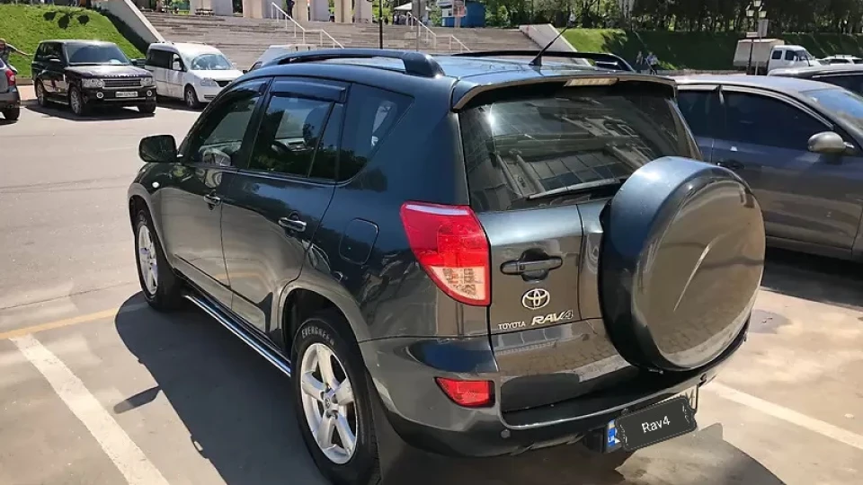 Toyota RAV4 2