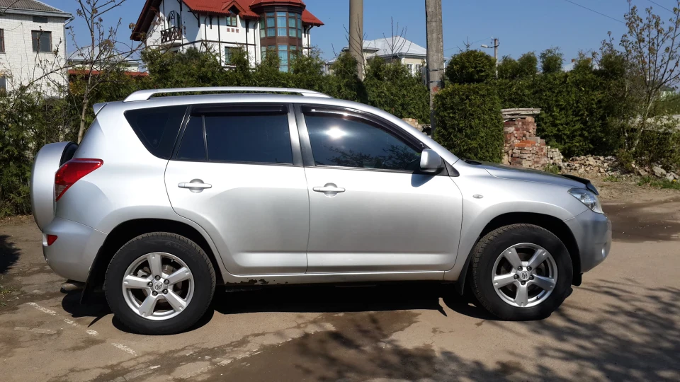 Toyota RAV4 2