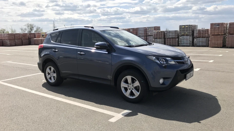 Toyota RAV4 2