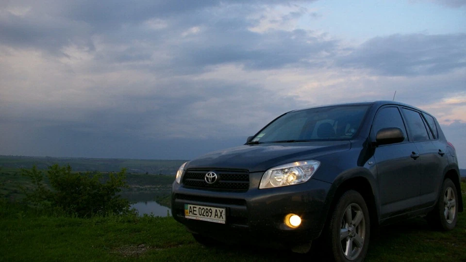 Toyota RAV4 2