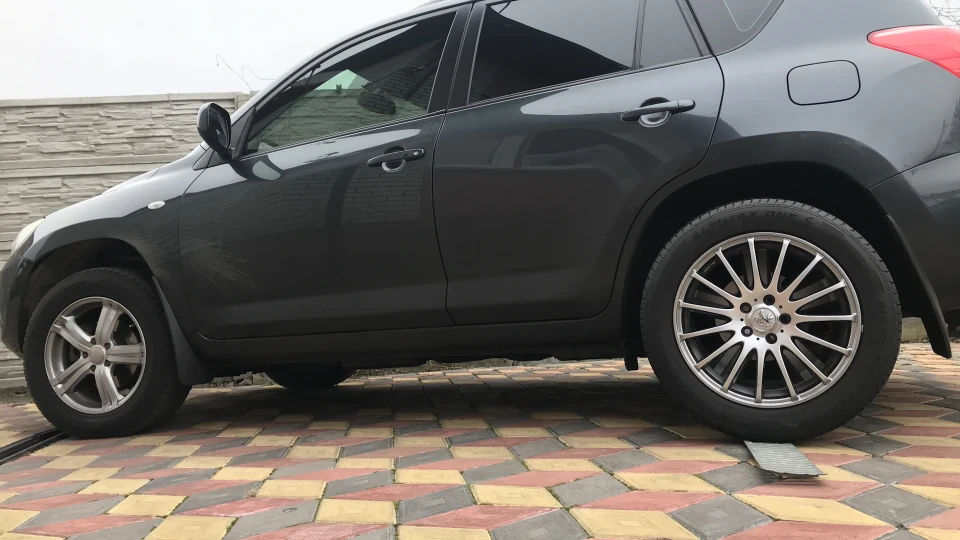 Toyota RAV4 2.0 автомат 4